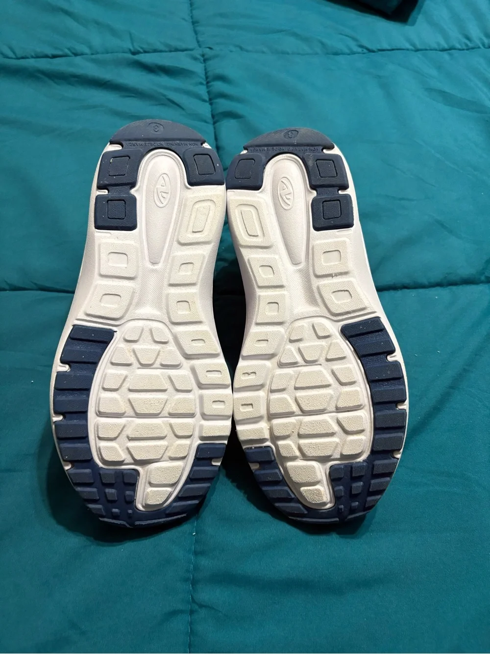 Navy & Hot Pink Slip-on Bungee Athletic Sneakers | Size 3 Youth Like New